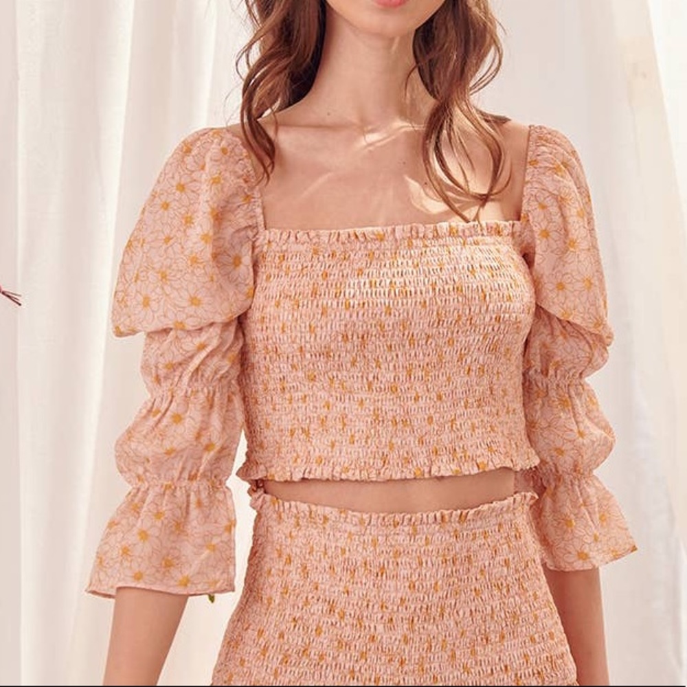 NWT Floral Cropped Puff-Sleeve Blouse